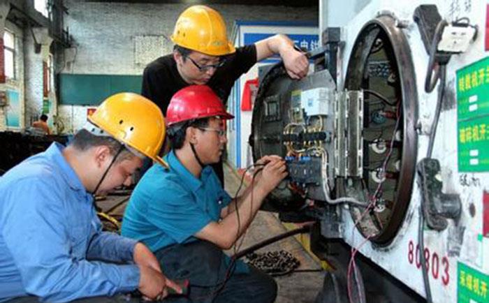 儀表大拿在帶電修理儀表-http://www.rjxysw.com/tech/1230.html