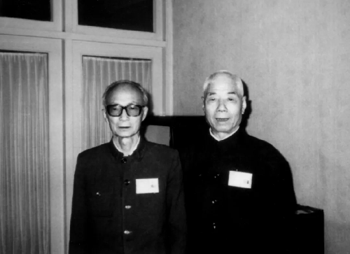 李慕愚與孫作賓在參加第六屆全國政協(xié)會議代表駐地合影